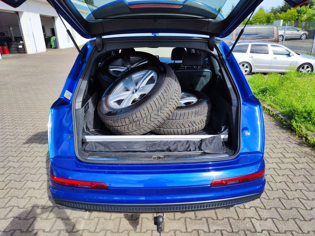 Audi Q7 S line 3.0TDI q.200kW 8AT 7míst,ČR,DPH,TZ,2x Kola
