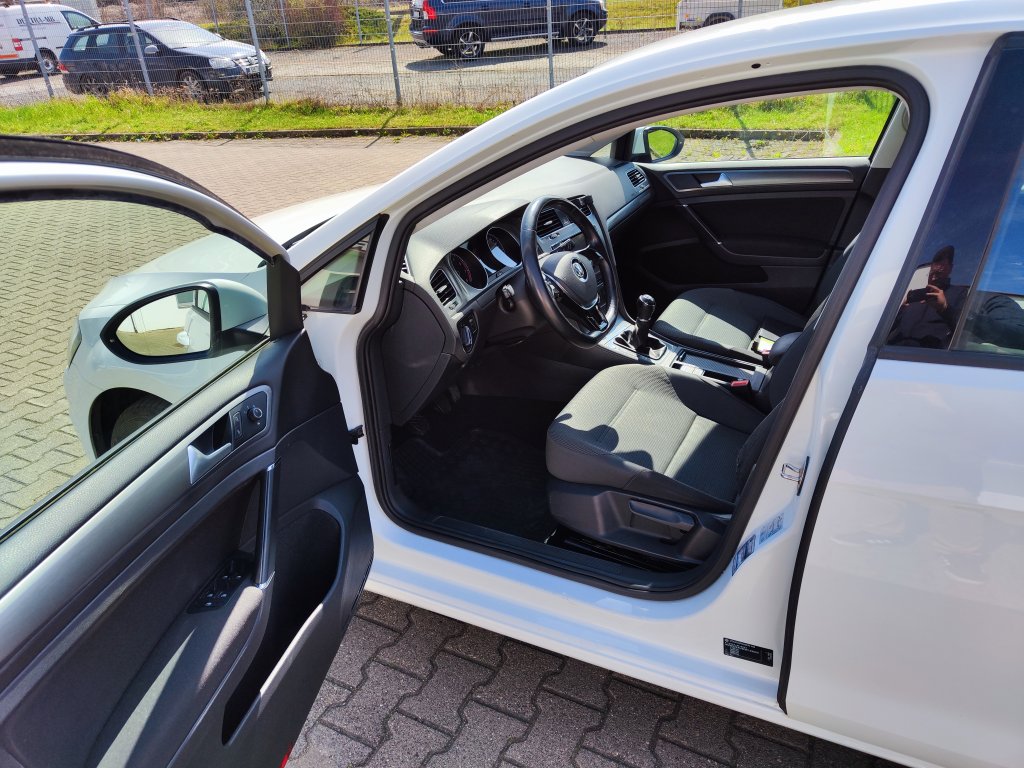 VW GOLF Comfortline 1.2 TSI 77 kW 6st.Manuál,ČR,1.Majitel,Pův.lak,2x kola