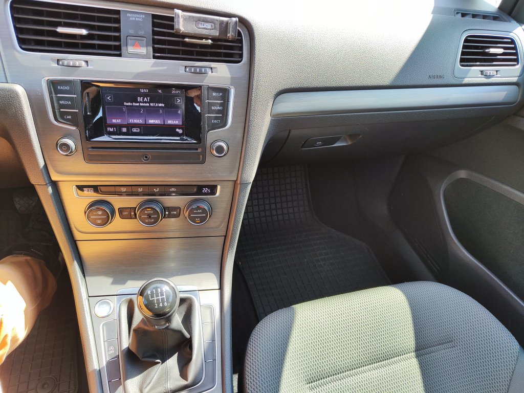 VW GOLF Comfortline 1.2 TSI 77 kW 6st.Manuál,ČR,1.Majitel,Pův.lak,2x kola