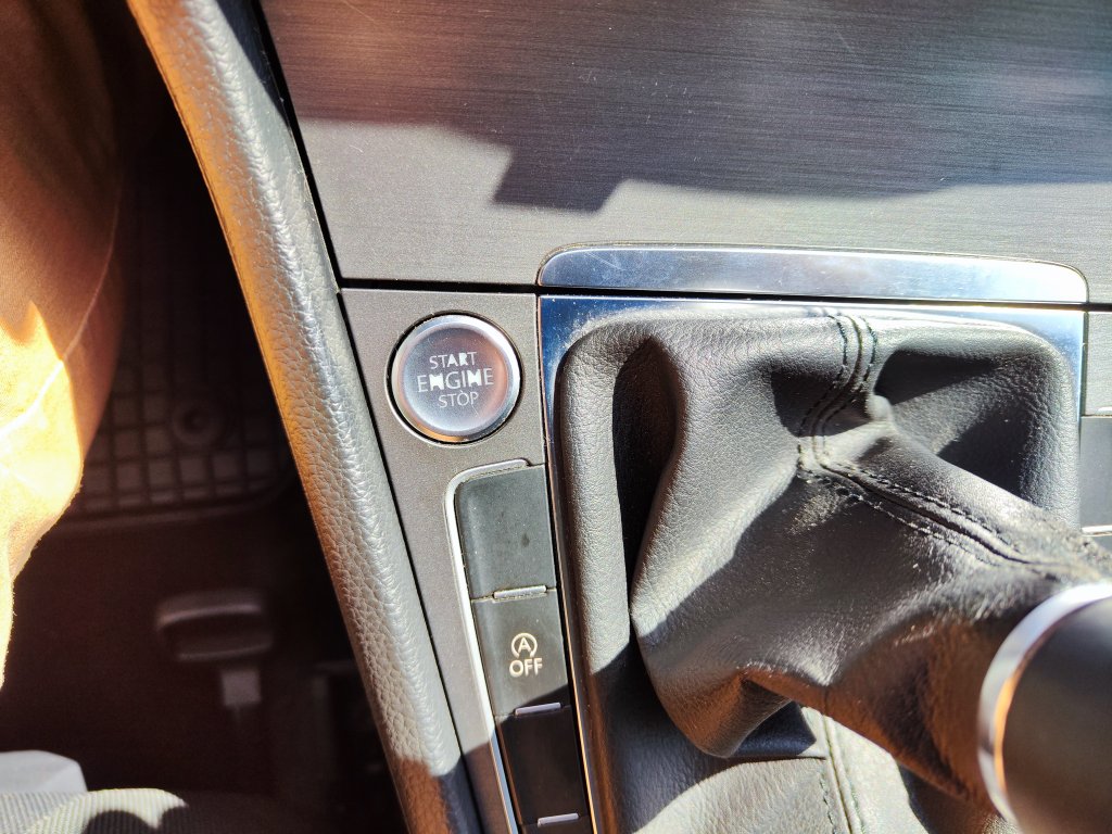 VW GOLF Comfortline 1.2 TSI 77 kW 6st.Manuál,ČR,1.Majitel,Pův.lak,2x kola