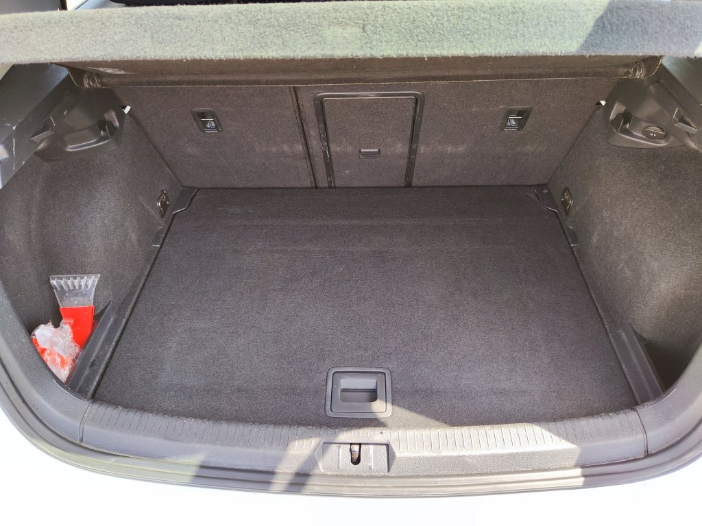 VW GOLF Comfortline 1.2 TSI 77 kW 6st.Manuál,ČR,1.Majitel,Pův.lak,2x kola