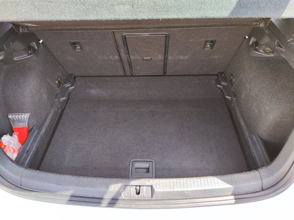 VW GOLF Comfortline 1.2 TSI 77 kW 6st.Manuál,ČR,1.Majitel,Pův.lak,2x kola