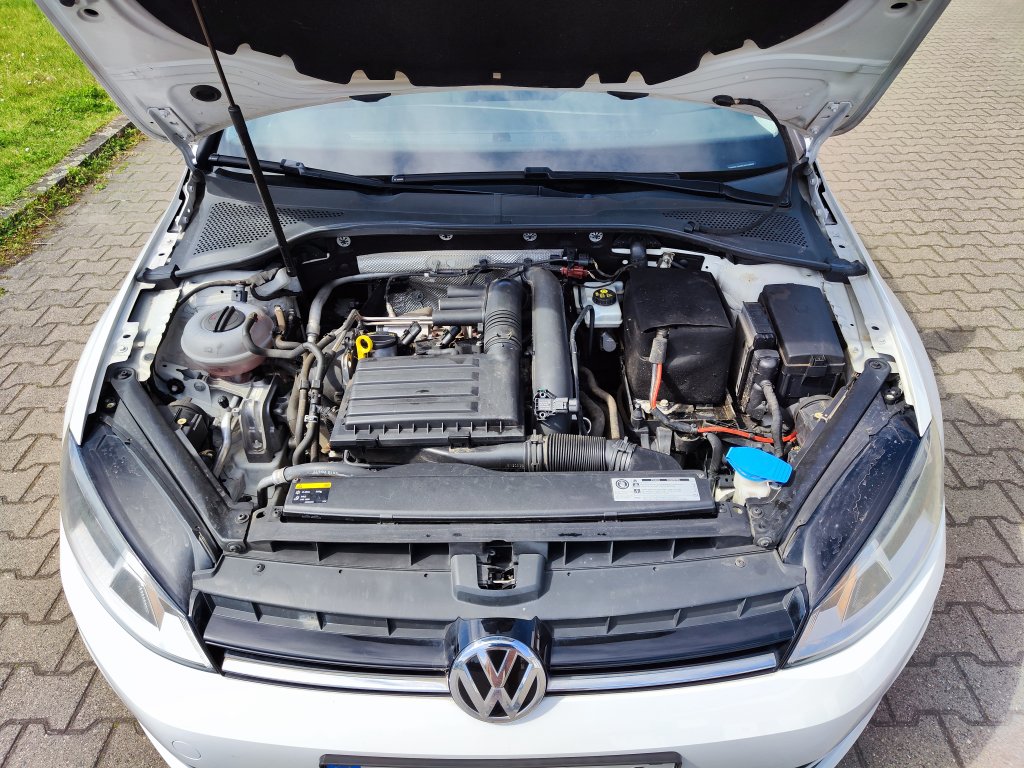 VW GOLF Comfortline 1.2 TSI 77 kW 6st.Manuál,ČR,1.Majitel,Pův.lak,2x kola