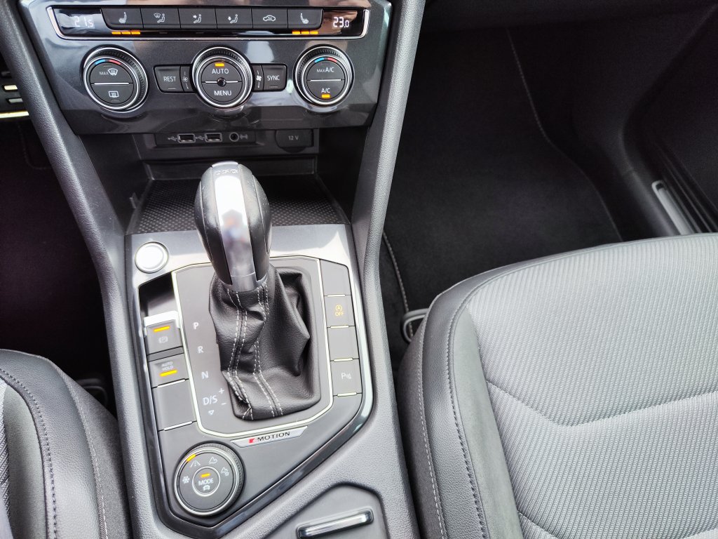 VW TIGUAN HL R-Line 2.0TSI 169kW 4M 7DSG,ČR,1.MAJITEL,DPH,2xKola,jen59tkm