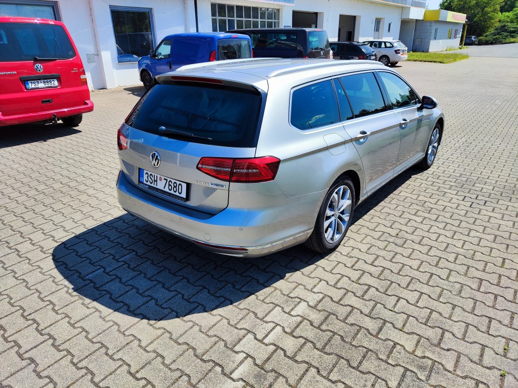 VW PASSAT VARIANT Highline 2.0 TDI 110 kW 6DSG,ČR,Full LED, 2x Kola
