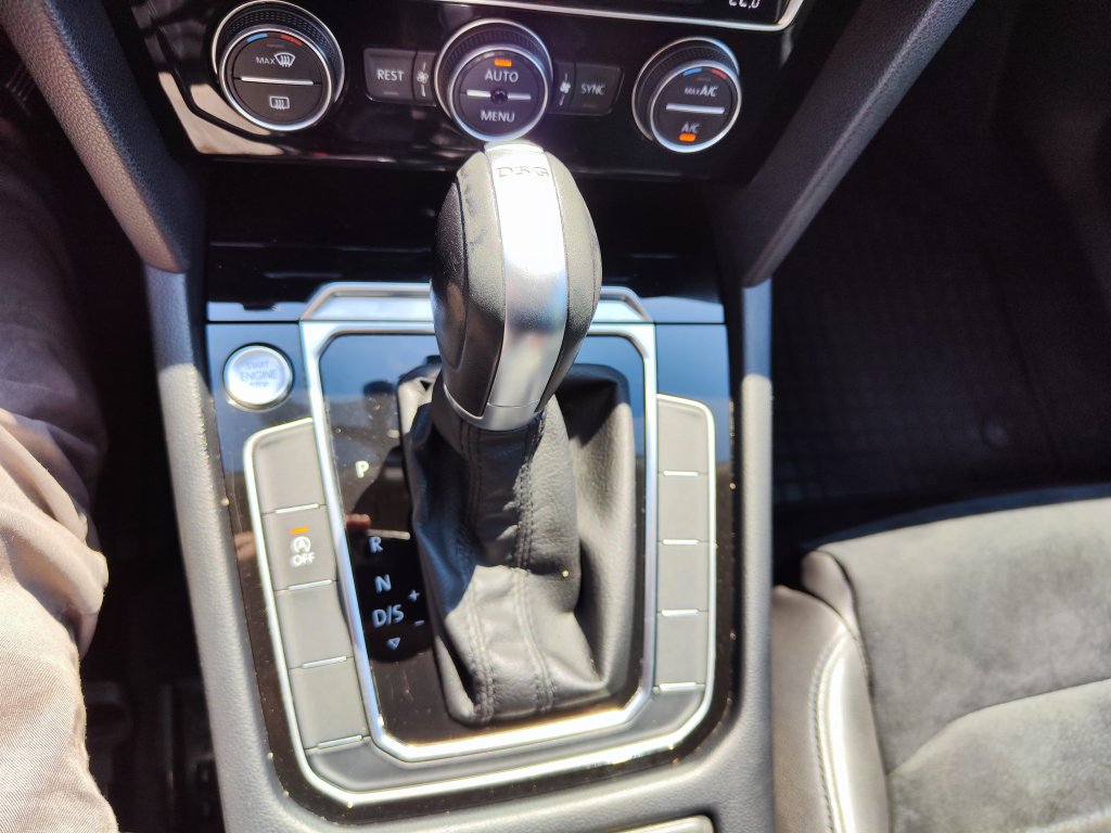 VW PASSAT VARIANT Highline 2.0 TDI 110 kW 6DSG,ČR,Full LED, 2x Kola