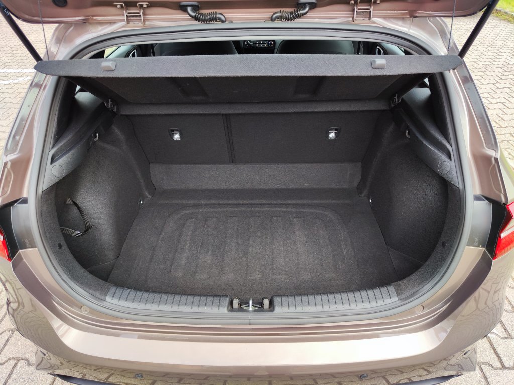 Kia Ceed 1.4 73 kW 6st.Manuál, ČR, Pův.lak, ZÁRUKA, 2x Kola