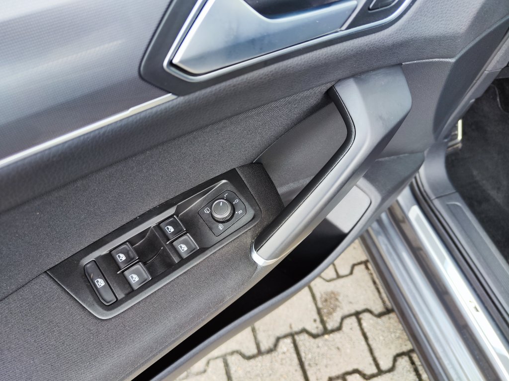 VW TOURAN R-Line HL 2.0 TDI 110 kW DSG,ČR,1.Maj., Pův.lak,DPH,TZ,2xPneu