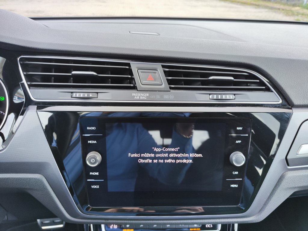 VW TOURAN R-Line HL 2.0 TDI 110 kW DSG,ČR,1.Maj., Pův.lak,DPH,TZ,2xPneu