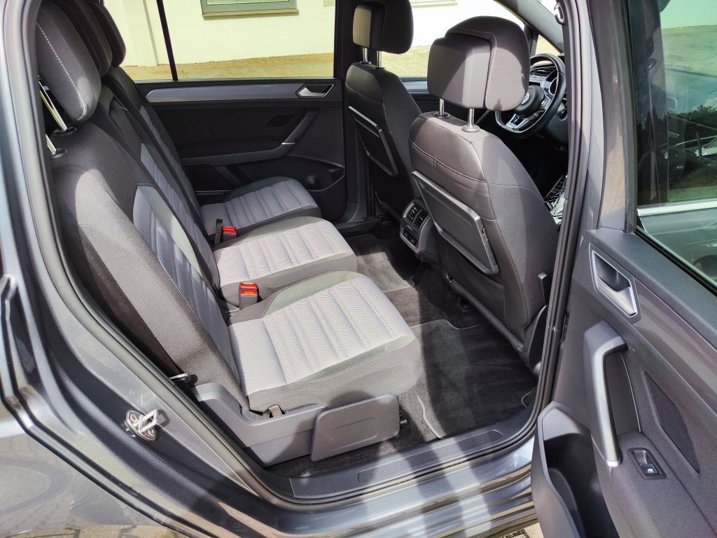VW TOURAN R-Line HL 2.0 TDI 110 kW DSG,ČR,1.Maj., Pův.lak,DPH,TZ,2xPneu