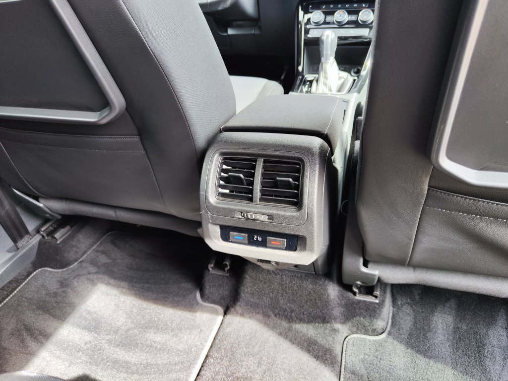 VW TOURAN R-Line HL 2.0 TDI 110 kW DSG,ČR,1.Maj., Pův.lak,DPH,TZ,2xPneu
