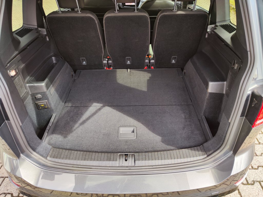 VW TOURAN R-Line HL 2.0 TDI 110 kW DSG,ČR,1.Maj., Pův.lak,DPH,TZ,2xPneu