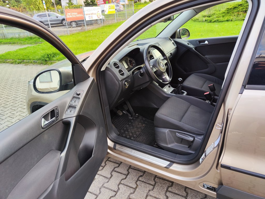 VW TIGUAN Trend 2.0 TDI 103 kW 6MT,ČR,Pův.lak,2xKola,Kamera,MirrorLink
