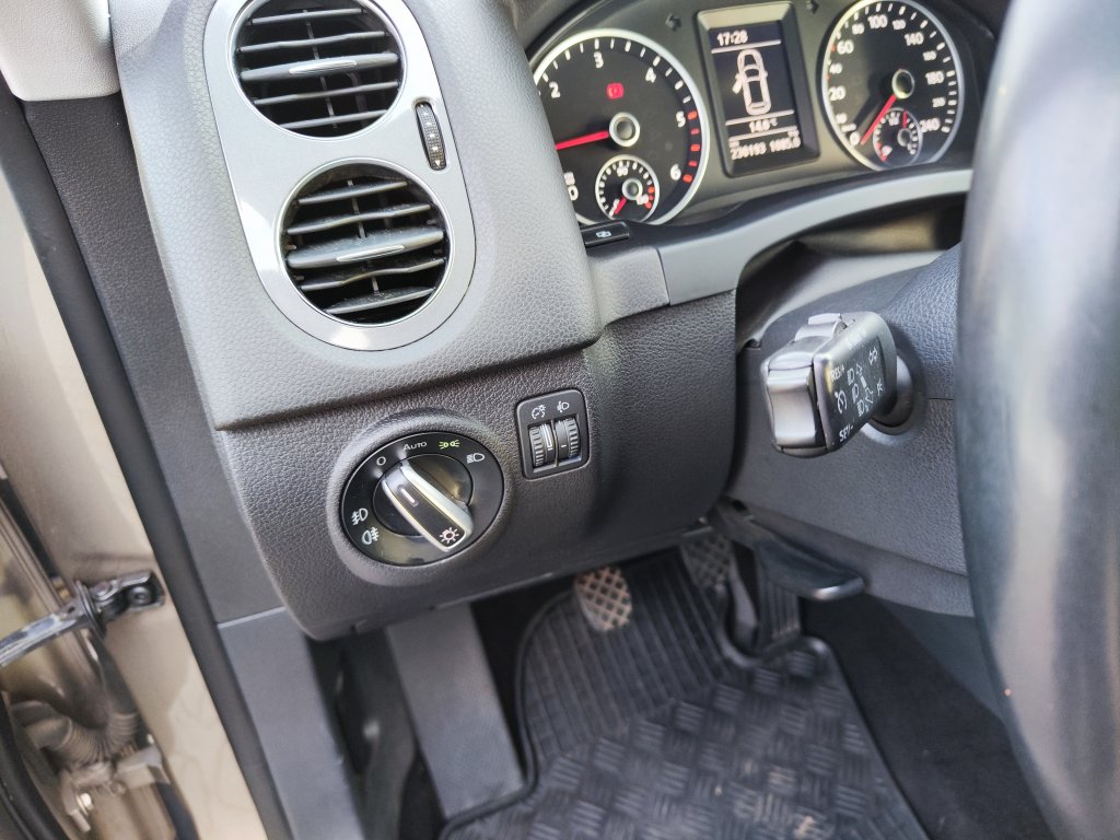 VW TIGUAN Trend 2.0 TDI 103 kW 6MT,ČR,Pův.lak,2xKola,Kamera,MirrorLink