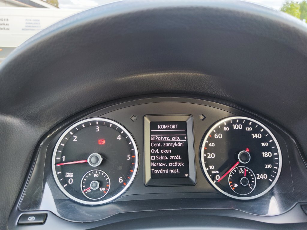 VW TIGUAN Trend 2.0 TDI 103 kW 6MT,ČR,Pův.lak,2xKola,Kamera,MirrorLink