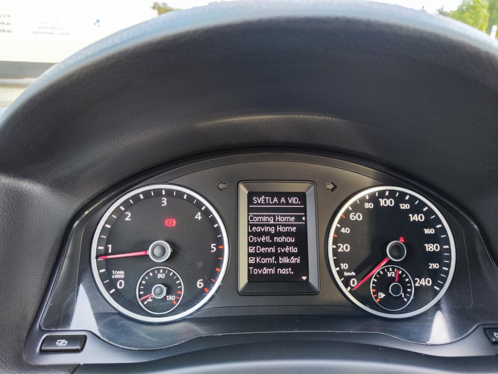 VW TIGUAN Trend 2.0 TDI 103 kW 6MT,ČR,Pův.lak,2xKola,Kamera,MirrorLink