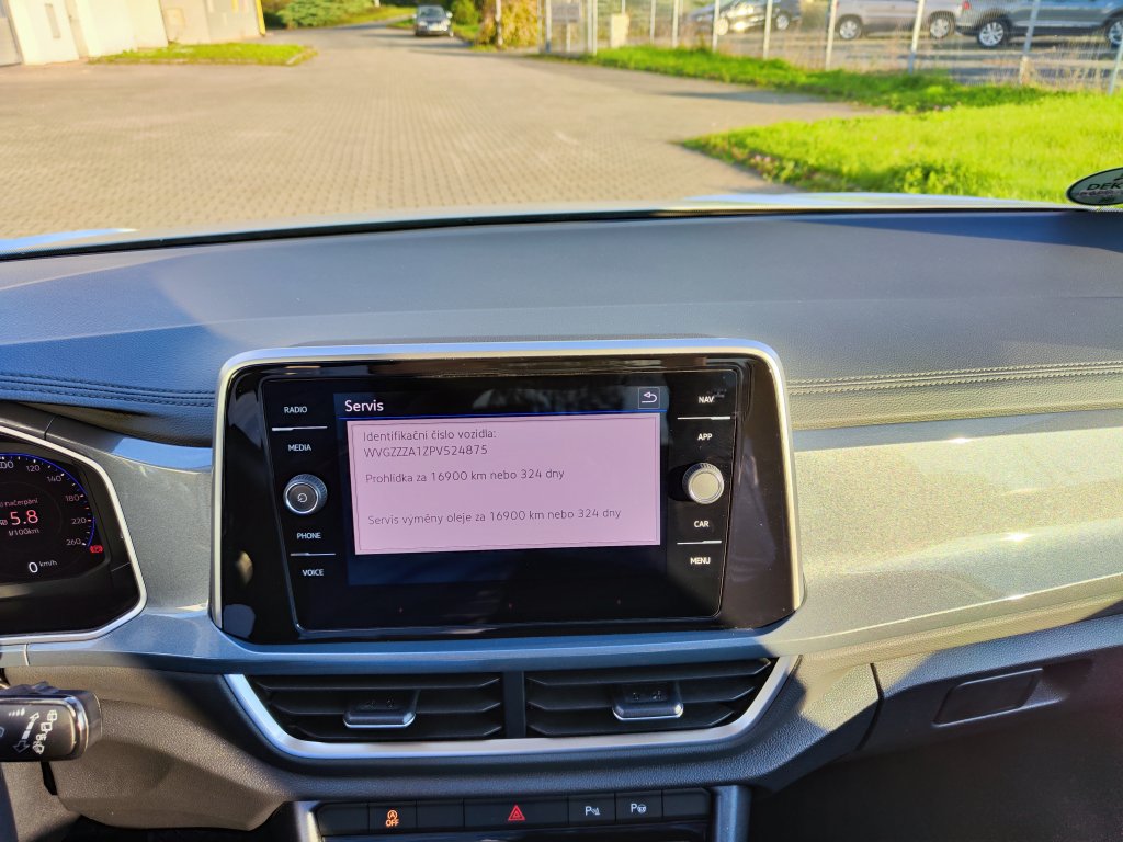 VW T-ROC Style 1.5 TSI 110 kW DSG, ČR,1.MAJITEL, Pův.lak, KAMERA