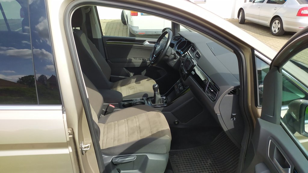 VW Připravujeme: TOURAN HL 2.0 TDI 110 kW 6st.Manuál,ČR,TZ,KAMERA,2xKola