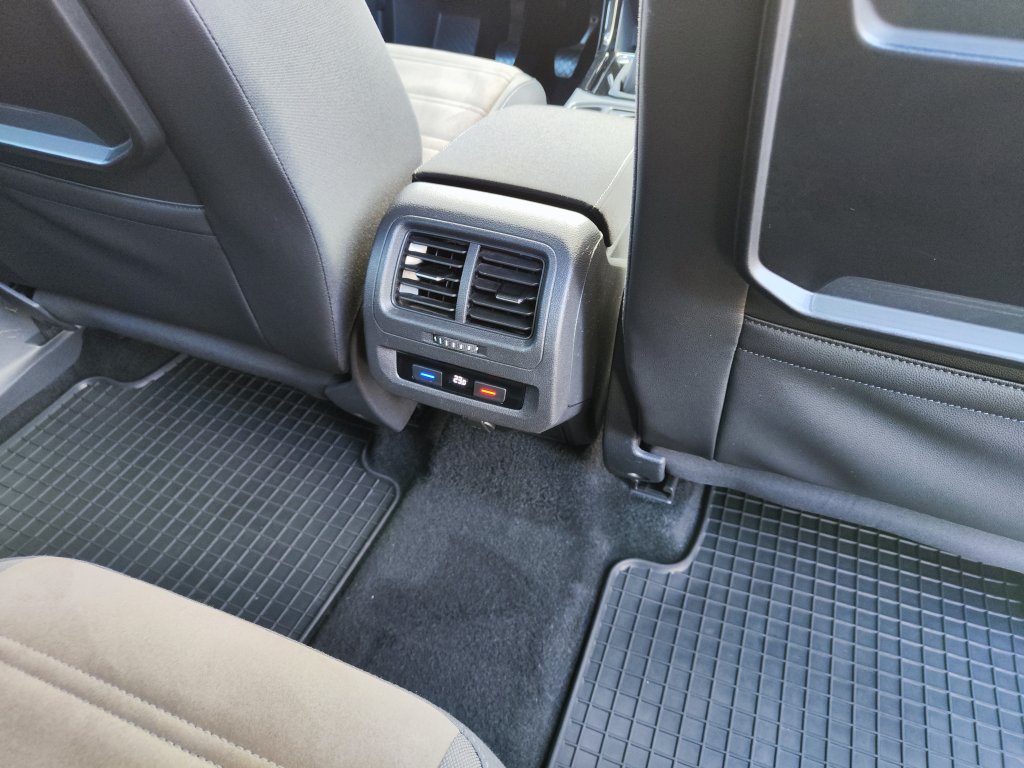 VW TOURAN HL 2.0 TDI 110 kW 6st.Manuál,ČR,TZ,KAMERA,2xKola