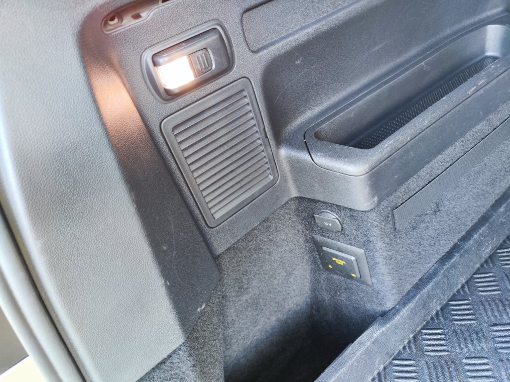 VW TOURAN HL 2.0 TDI 110 kW 6st.Manuál,ČR,TZ,KAMERA,2xKola