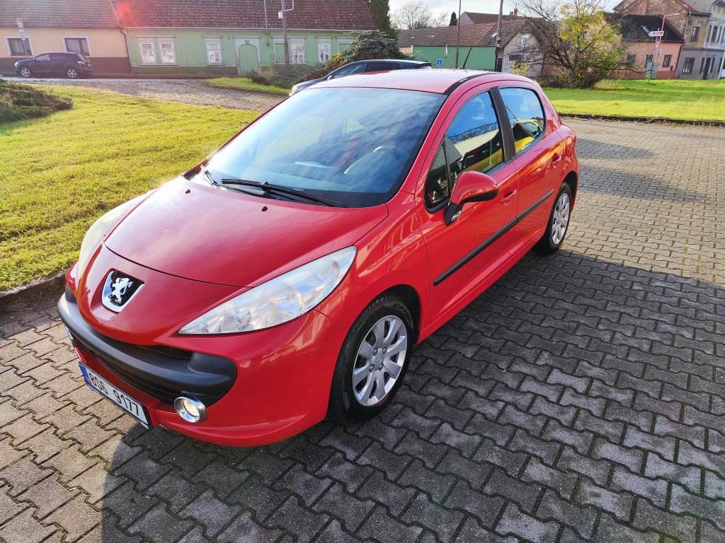 Peugeot 207 1.4 VTi 16V 70 kW 5st.Manuál, ČR, 1.MAJITEL, Pův.lak! 2x Kola