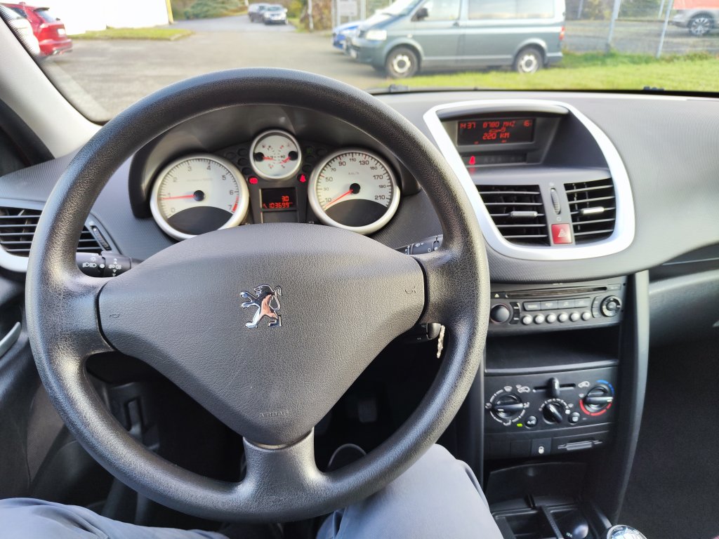 Peugeot 207 1.4 VTi 16V 70 kW 5st.Manuál, ČR, 1.MAJITEL, Pův.lak! 2x Kola