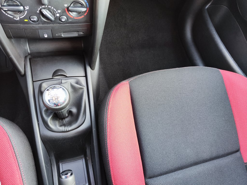 Peugeot 207 1.4 VTi 16V 70 kW 5st.Manuál, ČR, 1.MAJITEL, Pův.lak! 2x Kola