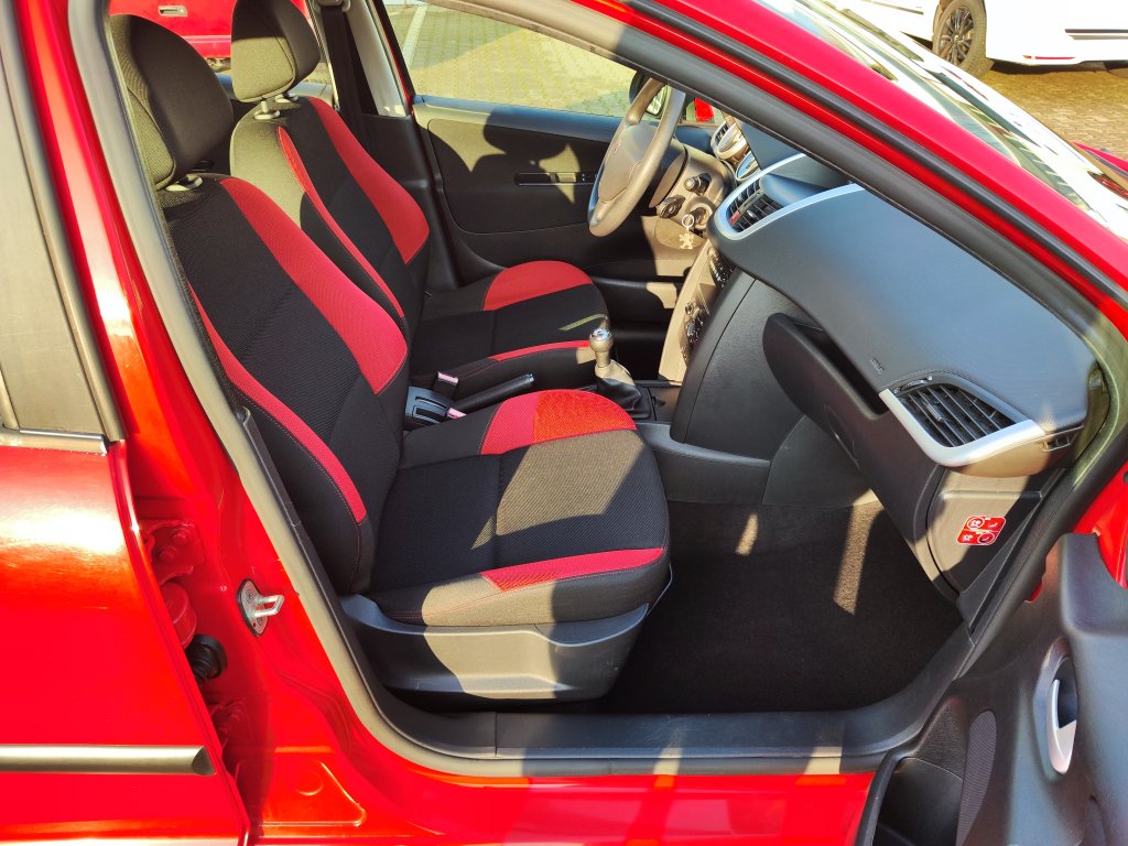 Peugeot 207 1.4 VTi 16V 70 kW 5st.Manuál, ČR, 1.MAJITEL, Pův.lak! 2x Kola