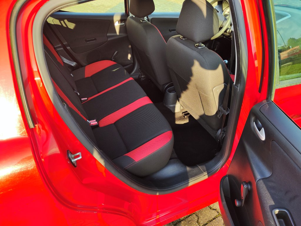 Peugeot 207 1.4 VTi 16V 70 kW 5st.Manuál, ČR, 1.MAJITEL, Pův.lak! 2x Kola