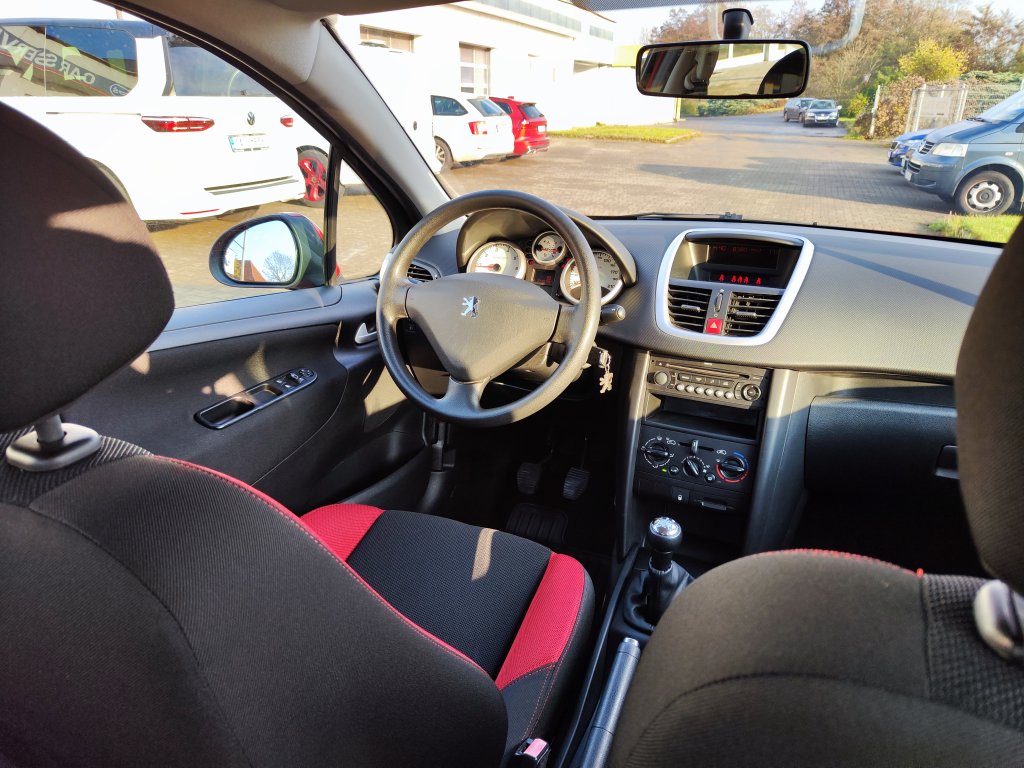 Peugeot 207 1.4 VTi 16V 70 kW 5st.Manuál, ČR, 1.MAJITEL, Pův.lak! 2x Kola