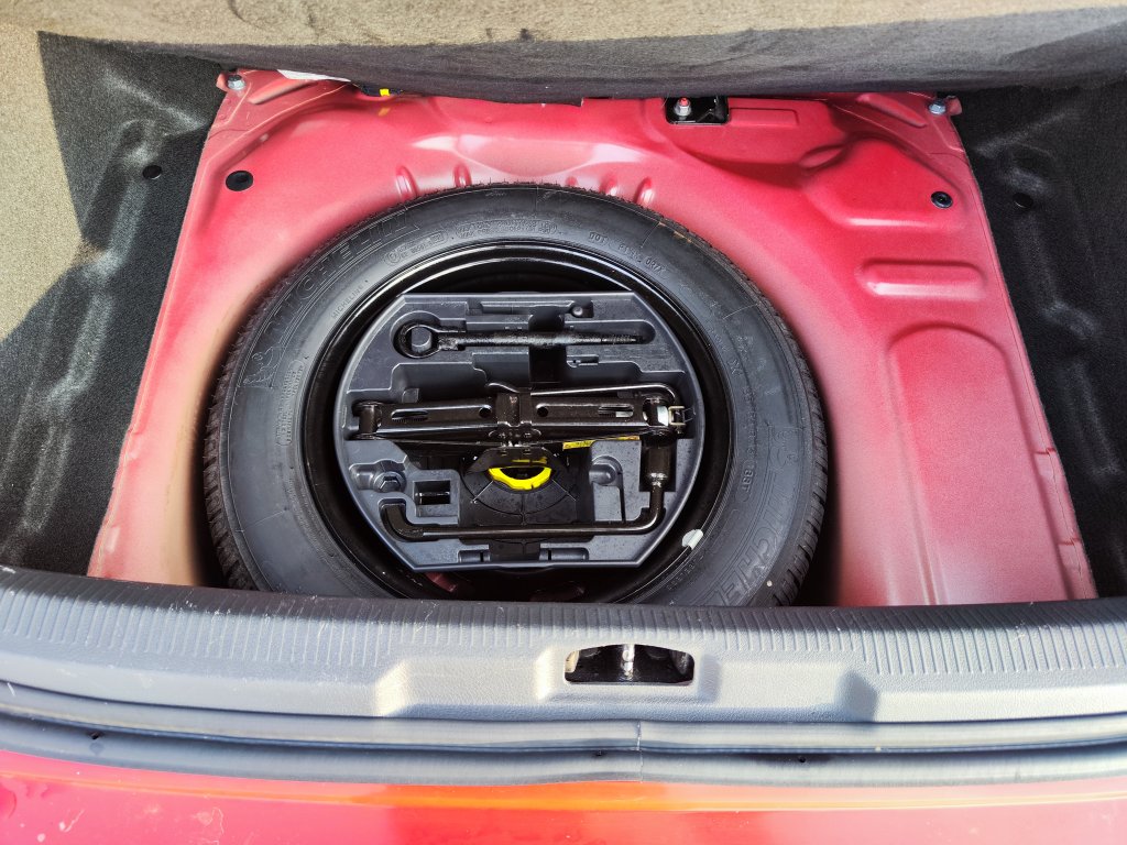 Peugeot 207 1.4 VTi 16V 70 kW 5st.Manuál, ČR, 1.MAJITEL, Pův.lak! 2x Kola