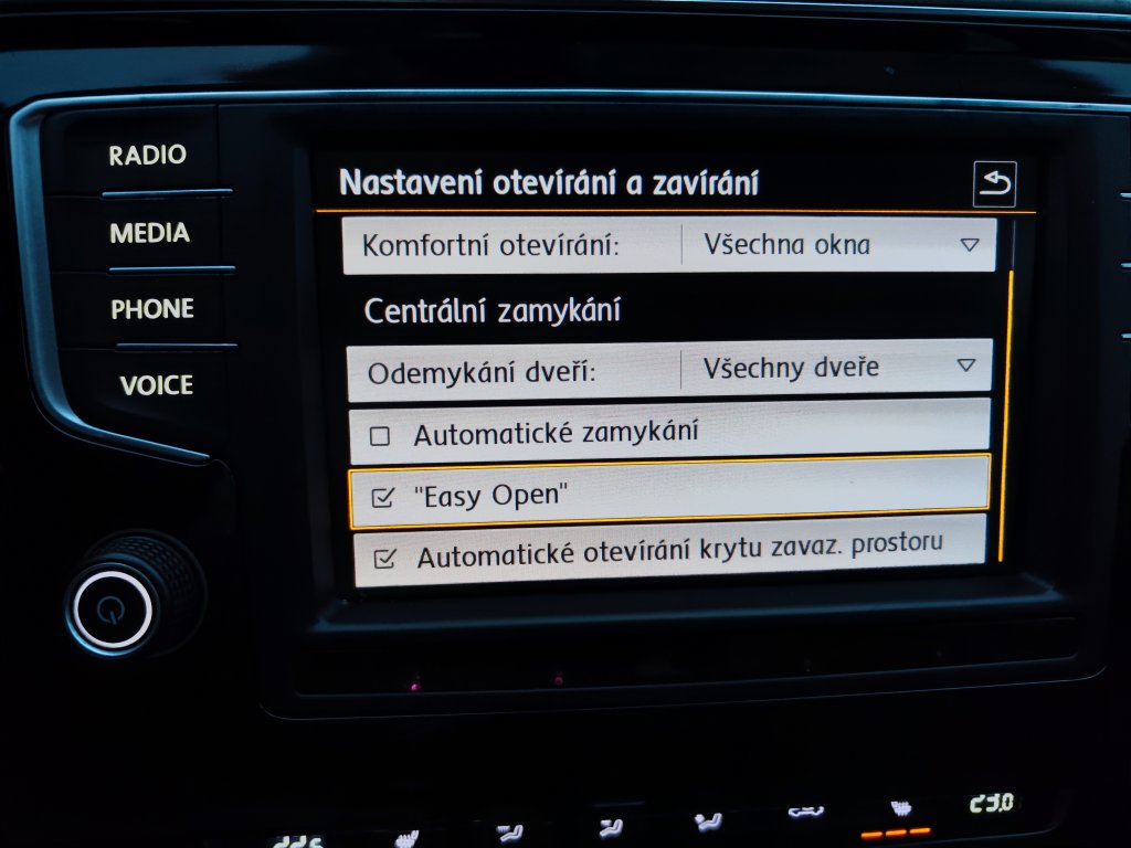 VW PASSAT VAR. HL 2.0 TDI 140kW 6DSG, ČR, 2.majitel, LED,