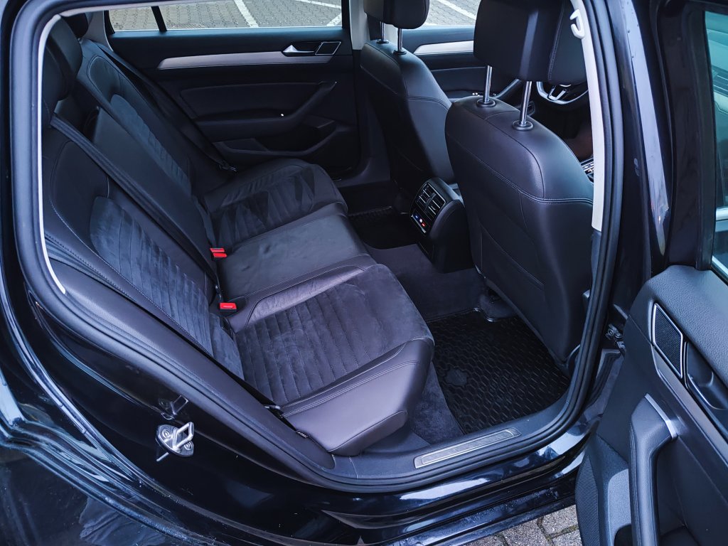 VW PASSAT VAR. HL 2.0 TDI 140kW 6DSG, ČR, 2.majitel, LED,