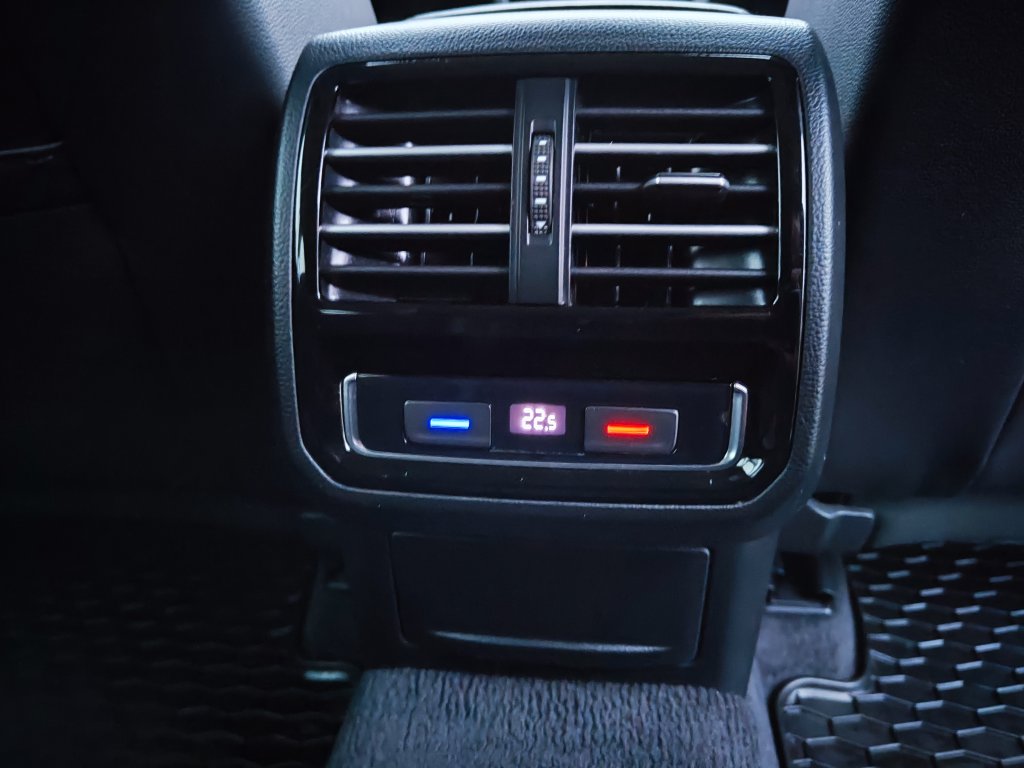 VW PASSAT VAR. HL 2.0 TDI 140kW 6DSG, ČR, 2.majitel, LED,