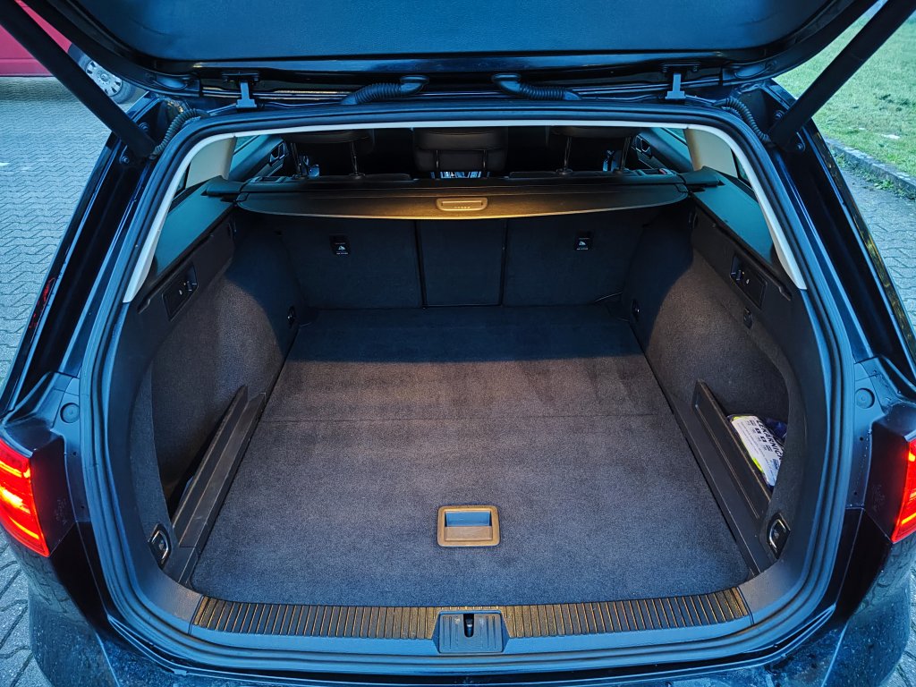 VW PASSAT VAR. HL 2.0 TDI 140kW 6DSG, ČR, 2.majitel, LED,