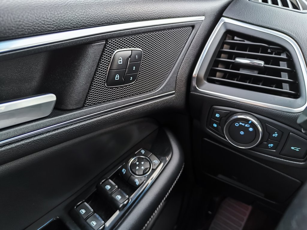 Ford EDGE ST-Line 2.0 TDCi 154 kW 4x4 6AT, ČR, 1.Majitel, DPH, TZ,2x Pneu