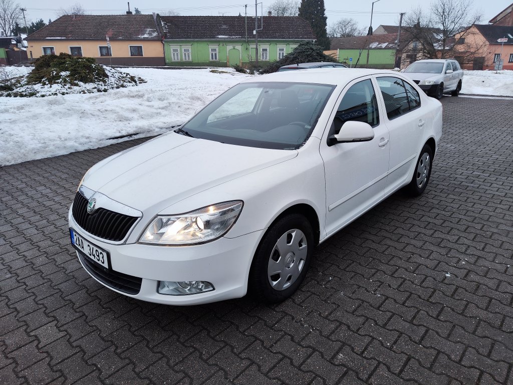Škoda OCTAVIA II FL ELEGANCE 1.6 TDI 77 kW 5MT,ČR,2.Majitel,Pův.lak,2xKola