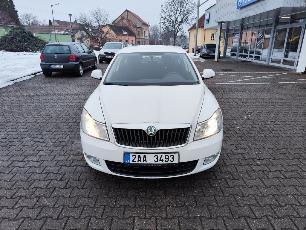 Škoda OCTAVIA II FL ELEGANCE 1.6 TDI 77 kW 5MT,ČR,2.Majitel,Pův.lak,2xKola