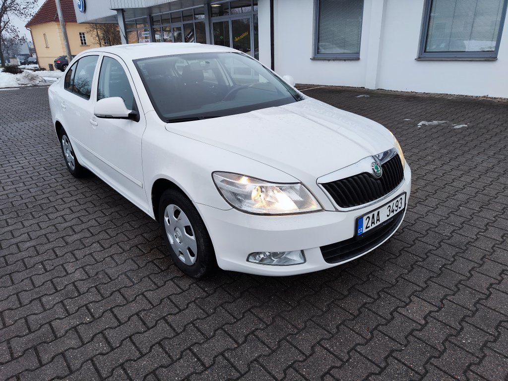 Škoda OCTAVIA II FL ELEGANCE 1.6 TDI 77 kW 5MT,ČR,2.Majitel,Pův.lak,2xKola