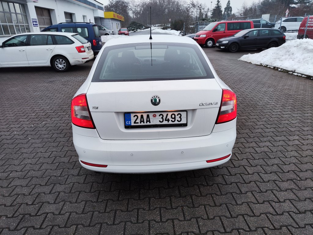 Škoda OCTAVIA II FL ELEGANCE 1.6 TDI 77 kW 5MT,ČR,2.Majitel,Pův.lak,2xKola
