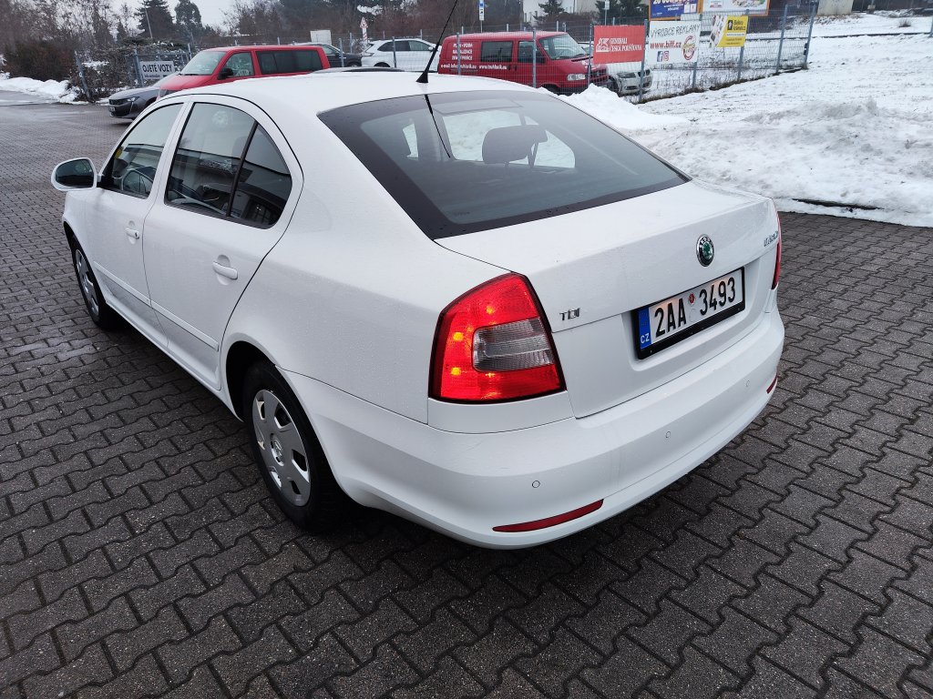 Škoda OCTAVIA II FL ELEGANCE 1.6 TDI 77 kW 5MT,ČR,2.Majitel,Pův.lak,2xKola