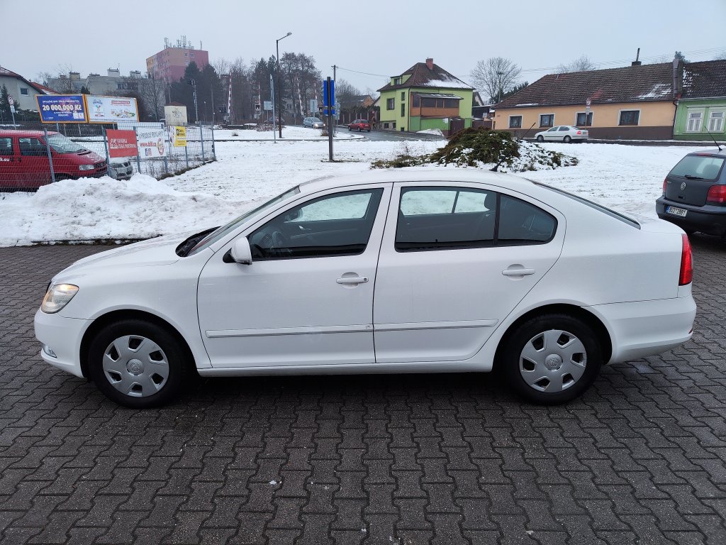 Škoda OCTAVIA II FL ELEGANCE 1.6 TDI 77 kW 5MT,ČR,2.Majitel,Pův.lak,2xKola