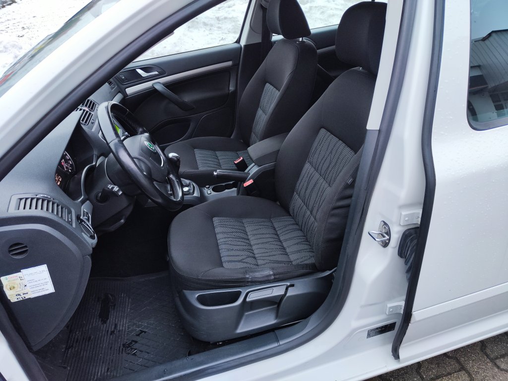 Škoda OCTAVIA II FL ELEGANCE 1.6 TDI 77 kW 5MT,ČR,2.Majitel,Pův.lak,2xKola