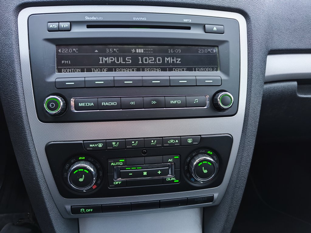 Škoda OCTAVIA II FL ELEGANCE 1.6 TDI 77 kW 5MT,ČR,2.Majitel,Pův.lak,2xKola