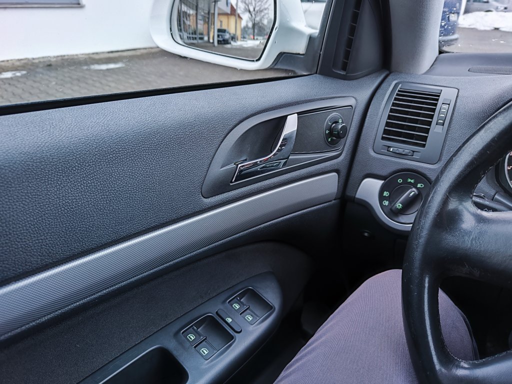 Škoda OCTAVIA II FL ELEGANCE 1.6 TDI 77 kW 5MT,ČR,2.Majitel,Pův.lak,2xKola