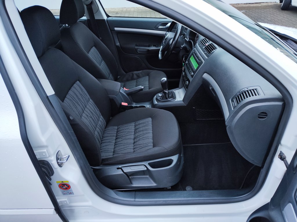 Škoda OCTAVIA II FL ELEGANCE 1.6 TDI 77 kW 5MT,ČR,2.Majitel,Pův.lak,2xKola