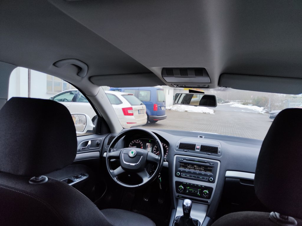 Škoda OCTAVIA II FL ELEGANCE 1.6 TDI 77 kW 5MT,ČR,2.Majitel,Pův.lak,2xKola