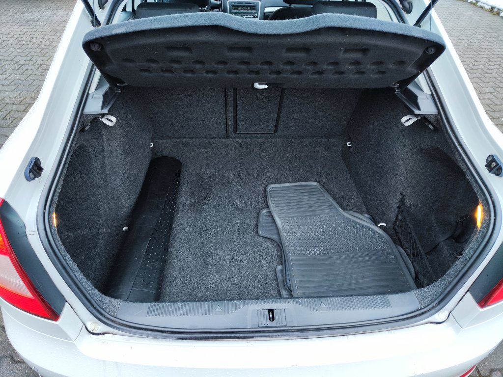 Škoda OCTAVIA II FL ELEGANCE 1.6 TDI 77 kW 5MT,ČR,2.Majitel,Pův.lak,2xKola