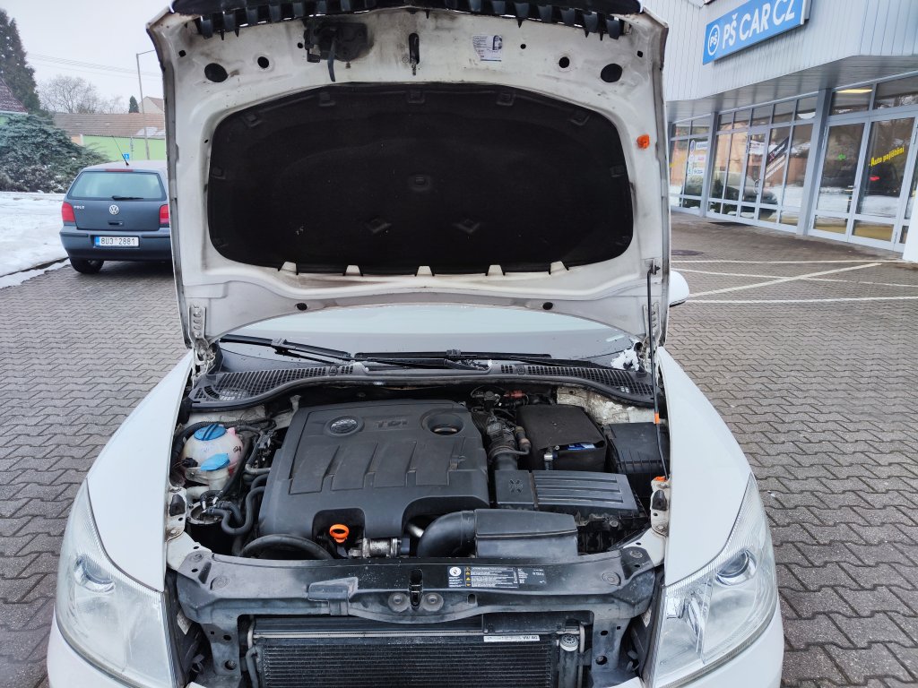 Škoda OCTAVIA II FL ELEGANCE 1.6 TDI 77 kW 5MT,ČR,2.Majitel,Pův.lak,2xKola