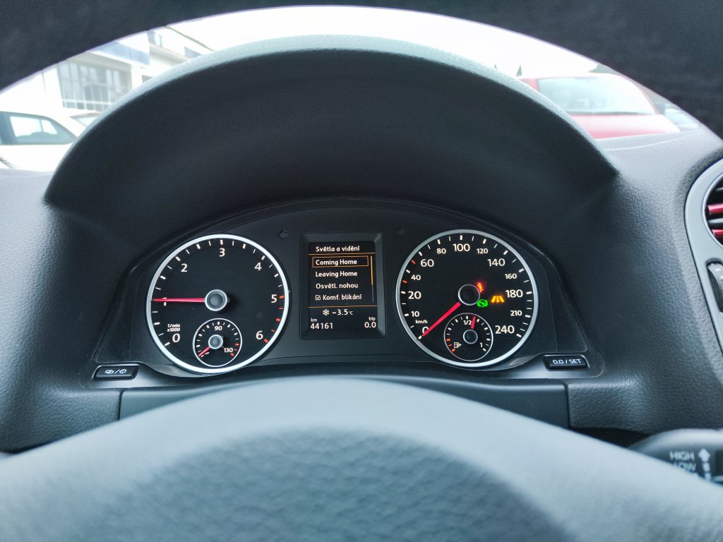 VW TIGUAN Sport&Style 2.0TDI 103 kW 4M 7DSG,ČR,1.MAJ.,jen 44tkm! 2xKola,